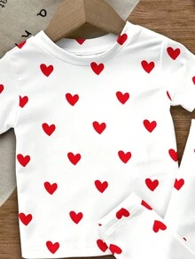 SHEIN Conjunto de pijama infantil feminino com estampa de corações e bolinhas, modelagem justa, gola redonda e calça de manga curta. Ideal para o verão e o outono. Estilo delicado e moderno, perfeito para o dia a dia. Conjunto de duas peças, confortável e aconchegante, ideal para a primavera e o verão. Perfeito para o Dia dos Namorados. - Multicolorido - Ver 4