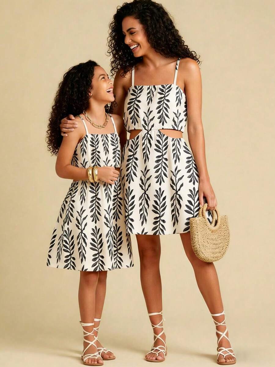 SHEIN Vestido de tirantes con estampado todo sobre para niñas preadolescentes, de estilo casual y vacacional con diseño calado - Multicolor - Ver 1