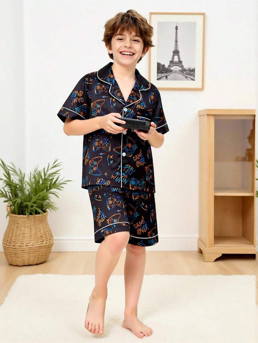 2件套休闲舒适游戏手柄印花短袖上衣和短裤睡衣套装，适合青少年男孩