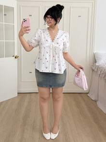 CovetEZ Áo sơ mi tay phồng phối ren tương phản, họa tiết quả anh đào, cỡ lớn, kiểu dáng thường ngày, hàng mới về, áo kiểu cho nữ mùa hè, áo kiểu nữ thường ngày, áo kiểu thanh lịch. - trắng - Xem 4