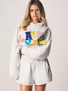 Missguided x Playboy Quần short thể thao nữ dáng rộng, có dây rút, điểm nhấn là họa tiết chữ bằng vải nhung nhiều màu sắc và cạp chun co giãn, thích hợp mặc ở nhà mùa hè. - Màu Xám nhạt - Xem 3