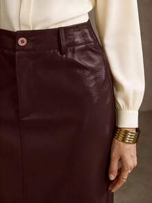 MOTF PREMIUM PU 皮革前开衩直筒裙 - 酒紅色 - 查看 3