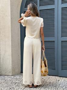 Serisse 2026新款女士纯色刺绣激光镂空泡泡袖系带上衣和长裤两件套，法式镂空刺绣花卉短袖上衣+高腰阔腿裤套装，前系带设计，休闲舒适的两件套夏季女装，适合春夏海滩度假、野餐、度假、海滩度假装、假日装、夏季服装、夏季服装、女士度假套装、潮流套装、最新款女士套装、夏季套装、沙滩套装、休闲套装、毕业套装、假日套装 - 杏色 - 查看 2