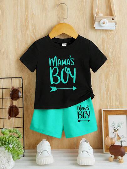 2件套男婴舒适休闲风字母“MAMA'S BOY”印花撞色短袖圆领T恤和针织短裤套装，经典设计柔软短袖运动服
