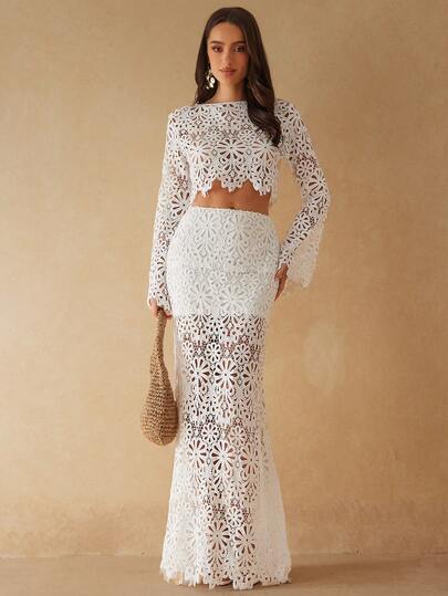 Silquee This Women's Water-Soluble Lace Elegant Resort Top Is A White Crochet Beach Top Perfect For Spring And Summer. The Low-Waisted Cut And Delicate Crochet Fabric Exude Elegance. The Unlined Design Makes This Breathable And Comfortable Top Ideal For Sunny Days And Starry Nights. Suitable For Vacations, The Beach, Beach Trips, Dates With Friends, Summer Wear, And Summer Holiday Outfits.