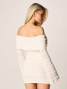 MISSGUIDED Vestido mini con hombros descubiertos, drapeado y mangas largas con textura recogida para fiestas y ocasiones de noche - Albaricoque - Ver 2