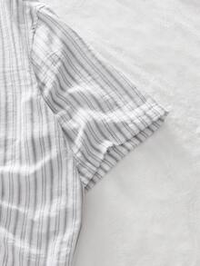 AXEPEAK 男士条纹 Polo 领单排扣字母印花休闲百搭日常短袖衬衫 - 灰色 - 查看 5