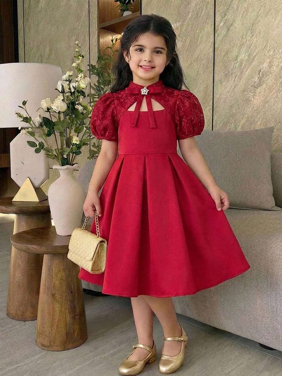 SHEIN 可爱少女休闲简约修身华丽优雅立领镂空腰部A字连衣裙,适合外出、日常生活、上学、旅行、度假以及春夏季节穿着。 - 紅色 - 查看 1