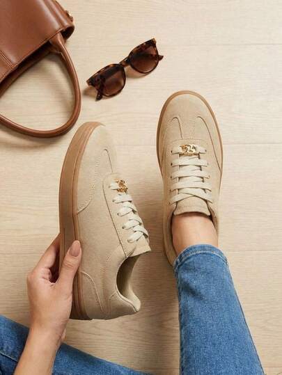 Tenis clásicos mujer, tenis retro, tenis casual, tenis urbanos, tenis de perfil bajo, tenis con agujetas, calzado deportivo casual, tenis estilo retro