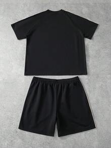 Manfinity Roghcode 男士黑色短袖T恤套裝，拼接T恤套裝，圖形設計，寬鬆方正版型，休閒街頭風，適合年輕人的休閒運動街頭風，日常通勤，返校，度假，情侶穿搭，春夏季，Y2k，街頭風，節日，度假，送給男友的禮物，派對，健身，老錢風，外出，復古 - 黑色 - 查看 2