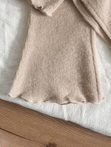 SHEIN 2 件套女婴蝴蝶结装饰针织套装，浅杏色高领上衣搭配喇叭裤，可爱休闲，适合秋冬 - 杏色 - 查看 6