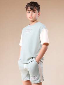 SUMWON Bộ đồ thể thao mùa hè năng động gồm áo thun in khẩu hiệu và quần short dây rút cổ tròn tay ngắn, thiết kế phối màu độc đáo. - Nhiều màu - Xem 3