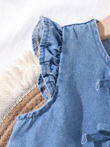 Bộ 2 món áo và quần short denim xanh dương dáng rộng có bèo nhún cho bé gái. - Rửa nhẹ - Xem 8