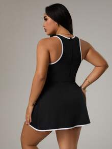 SHEIN Sports Gaun Olahraga Tanpa Punggung Berbahan Jala dengan Panel Blok Warna untuk Wanita dari Rhythm Era, Dilengkapi Celana Pendek Terintegrasi - Hitam - View 2