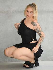 Arliah 性感装扮 - 不对称领口上衣 + 荷叶边迷你裙 - 黑色 - 查看 3