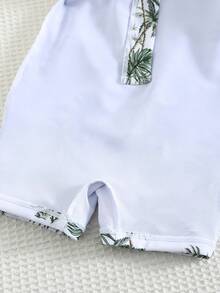 SHEIN 男婴连体泳衣两件套，白色立领长袖短裤，前拉链连体裤，休闲椰树印花，适合春、夏、秋、冬四季，海滩、泳池、游泳、温泉等场合。 - 白色 - 查看 5