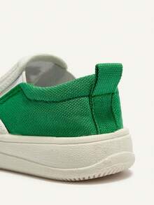 一双新款男童绿白足球图案帆布鞋，趣味可爱，时尚清新，鞋底柔软舒适透气，休闲百搭，适合日常户外活动，四季皆宜，尤其适合运动季。 - 綠色 - 查看 7