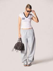 MISSGUIDED 大学款婴儿 T 恤 V 领盖袖修身短款上衣复古学院风夏季网球 Y2K 学生号码校园风格基本款 - 藍白色 - 查看 3