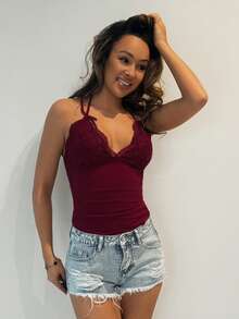 RebeccaVibe 蕾絲拼接褶邊掛脖上衣 - 酒紅色 - 查看 3