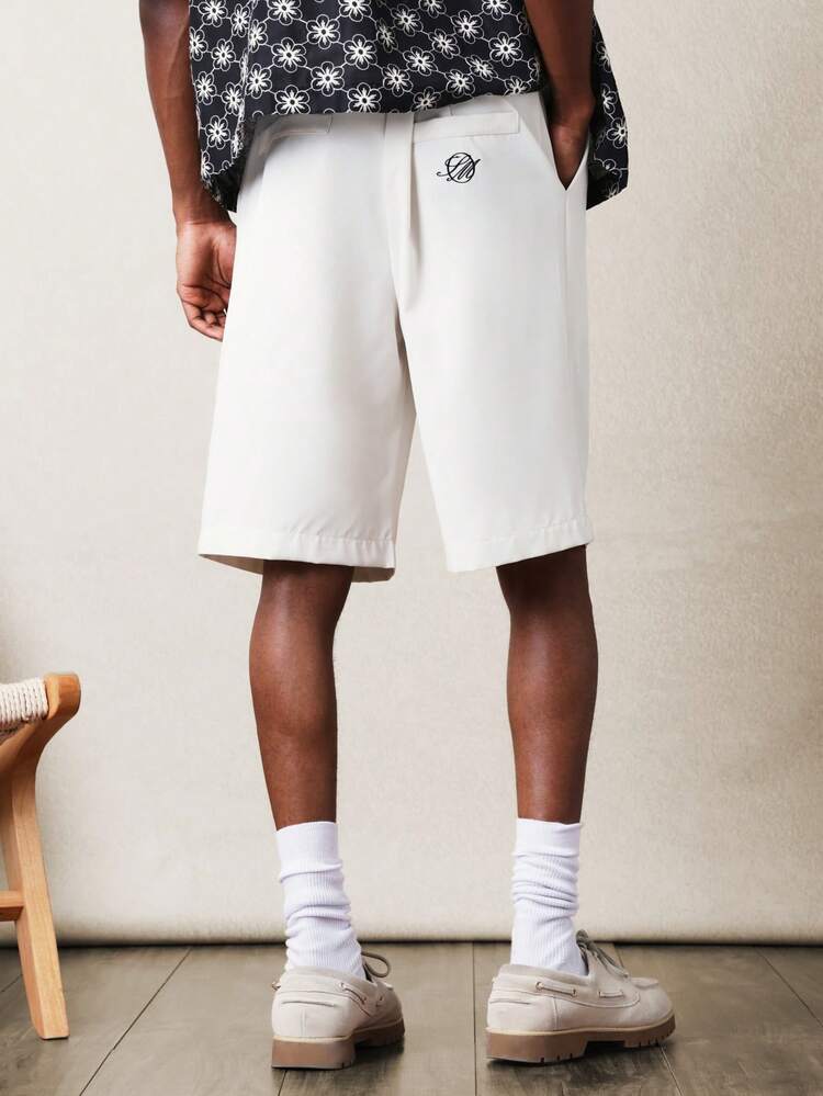 Pantalones cortos a medida con lazo en el cinturón