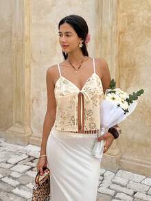 Serisse Áo tank top không tay dây mảnh đính sequin họa tiết hoa nhí cho nữ, mùa hè, áo hai dây tua rua đính sequin kiểu Pháp, thiết kế buộc dây thanh lịch, áo crop top gợi cảm, áo đính sequin, áo lấp lánh, áo thêu sequin, áo mùa hè nhẹ nhàng sang trọng thanh lịch dành cho nữ, kỳ nghỉ hè, kỳ nghỉ cho nữ, áo kiểu thanh lịch dành cho nữ, áo phù dâu, áo dự tiệc. - Màu be - Xem 10