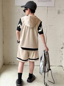 SHEIN Little Byeori 2件套 男童休闲韩版字母印花连帽短袖卫衣和纯色短裤套装 - 彩色 - 查看 3