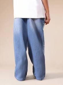 SUMWON 铆钉阔腿牛仔裤，通体饰以金属装饰，打造休闲街头时尚度假风 - 淺色水洗藍 - 查看 3