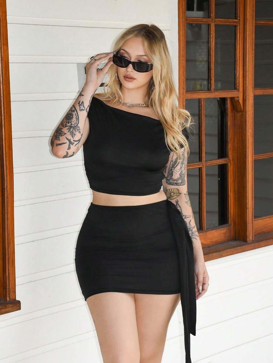 Arliah 女士純色褶皺短袖上衣和裙子套裝 - 黑色 - 查看 1