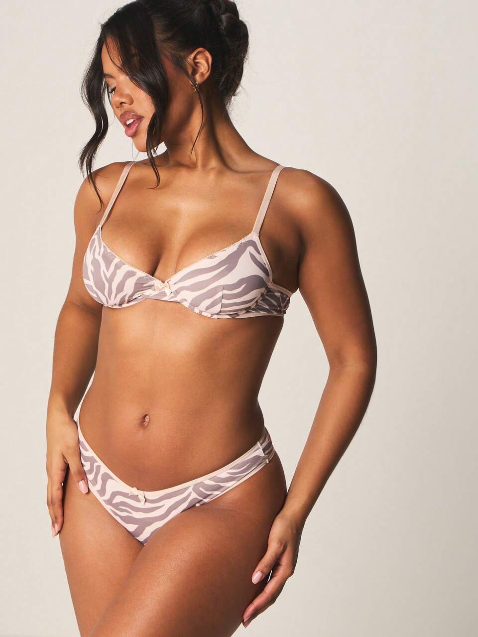 MISSGUIDED Zebra Print Underwire Bra And Hipster Panty Set With Adjustable Straps For Intimate Occasions
