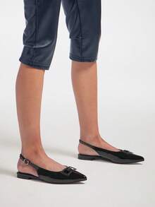 SHUZIA 女士尖头方扣亮面漆皮黑色露跟平底鞋 – 柔软舒适的鞋垫，精致光泽，轻松打造日常造型 - 黑色 - 查看 4