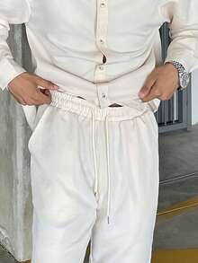 Ngobest Haus Ngobest Haus Conjunto de 2 piezas de camisa de manga larga con cuello vuelto y unicolor, y pantalones con cordón en la cintura para hombre. Traje versátil y esencial para negocios, ropa de otoño, atuendos cómodos - Albaricoque - Ver 6