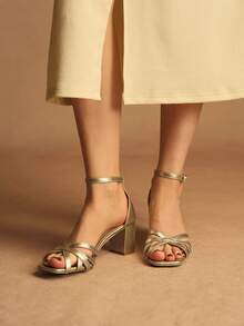 Rosivie Giày sandal nữ mũi vuông, gót dày, chất liệu giả da màu vàng đồng, thiết kế quai chéo, thời trang, thoải mái, thích hợp đi hàng ngày, dự tiệc, dạ hội, có khóa cài, màu trơn. - Vàng - Xem 2