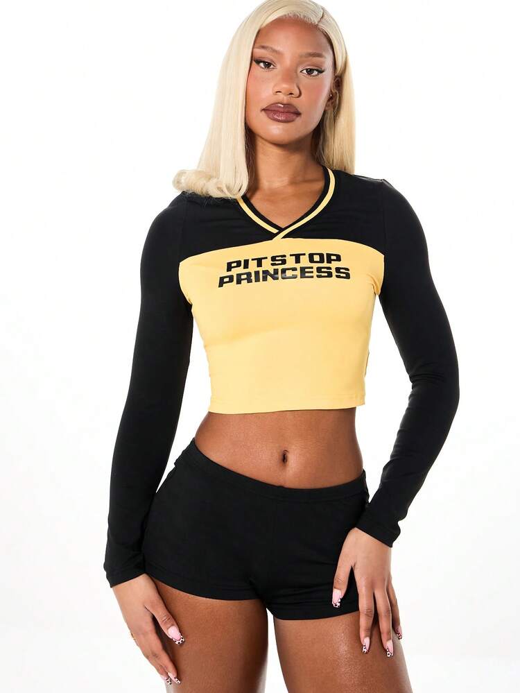 SUMWON WOMEN Cropped V Neck Graphic Top With Long Sleeves