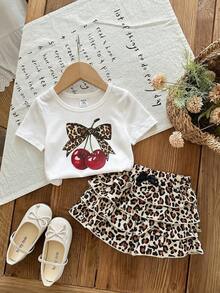 SHEIN Set de 2 piezas de camiseta de punto con estampado de cerezas y pantalones cortos de leopardo tejidos para niña bebé - Multicolor - Ver 5