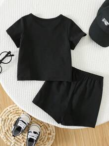 SHEIN 2件套幼儿男童休闲撞色短袖T恤短裤套装，男婴服装，街头风，春夏款 - 紅色 - 查看 2