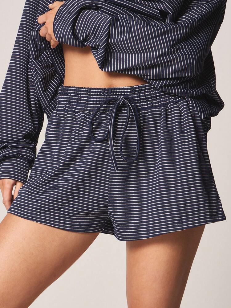MISSGUIDED Striped Drawstring Waistband Casual Lounge Shorts Perfect For Relaxed Weekend Comfort And Cozy Home Days