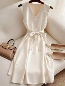 GlowEve 女士优雅V领无袖水钻装饰夏季连衣裙 - 杏色 - 查看 1