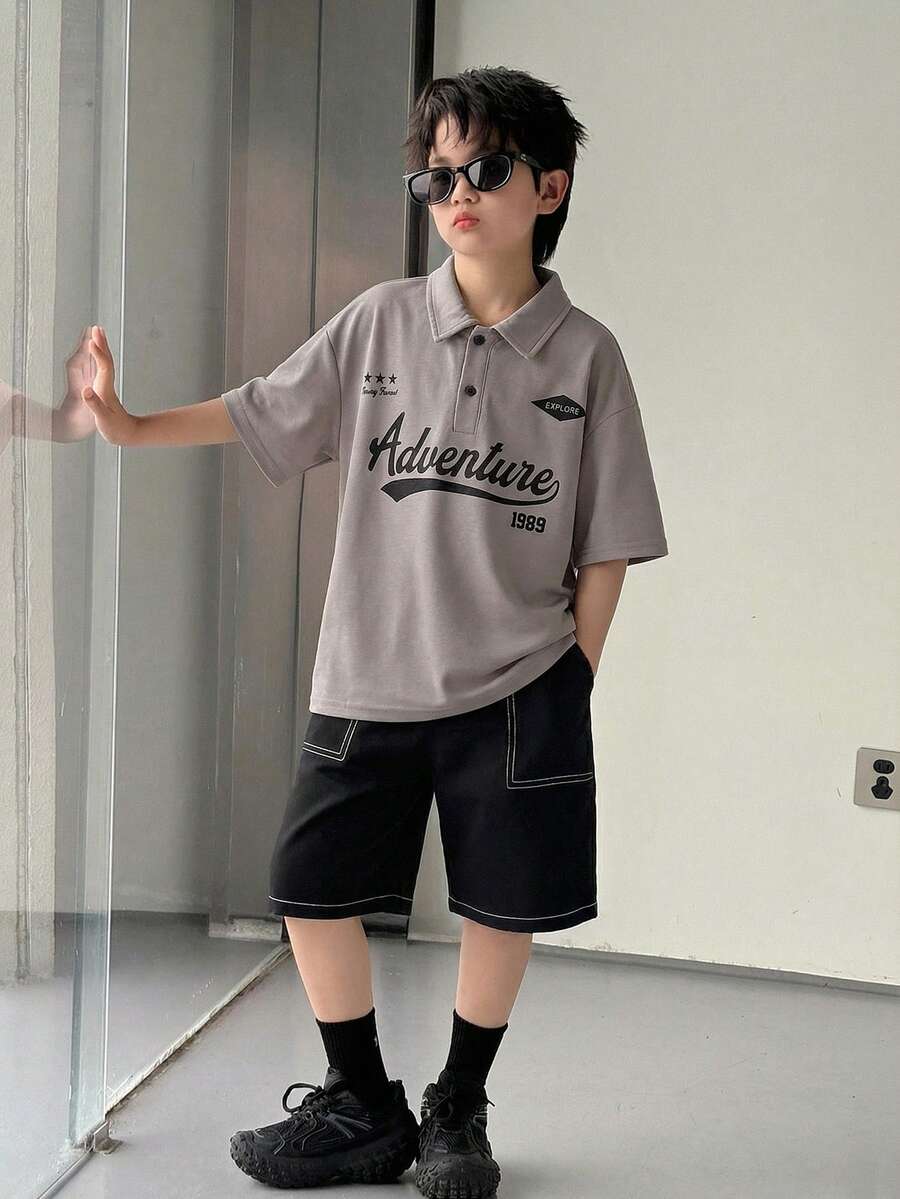 SHEIN 男童休闲舒适日常学院风韩版时尚百搭字母印花短袖Polo衫、针织上衣和口袋短裤套装,适合春夏日常穿着、运动、郊游、上学、聚会、节日、拍照、返校季等场合。 - 彩色 - 查看 1