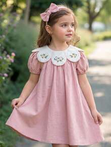 Emery Rose Kids Đầm bé gái kiểu đồng quê thêu hoa, cổ bèo nhún, tay phồng, đầm cổ tròn họa tiết hoa phối màu tương phản, đa năng. - Hồng - Xem 2