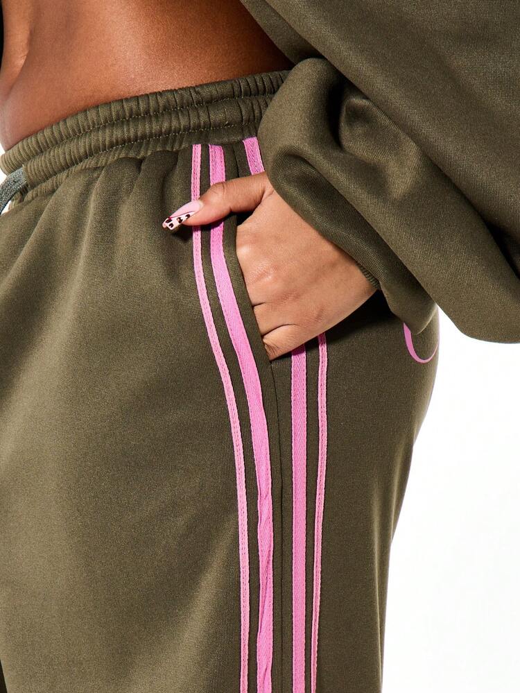 SUMWON WOMEN Off Duty Graphic Jogger With Side Stripes