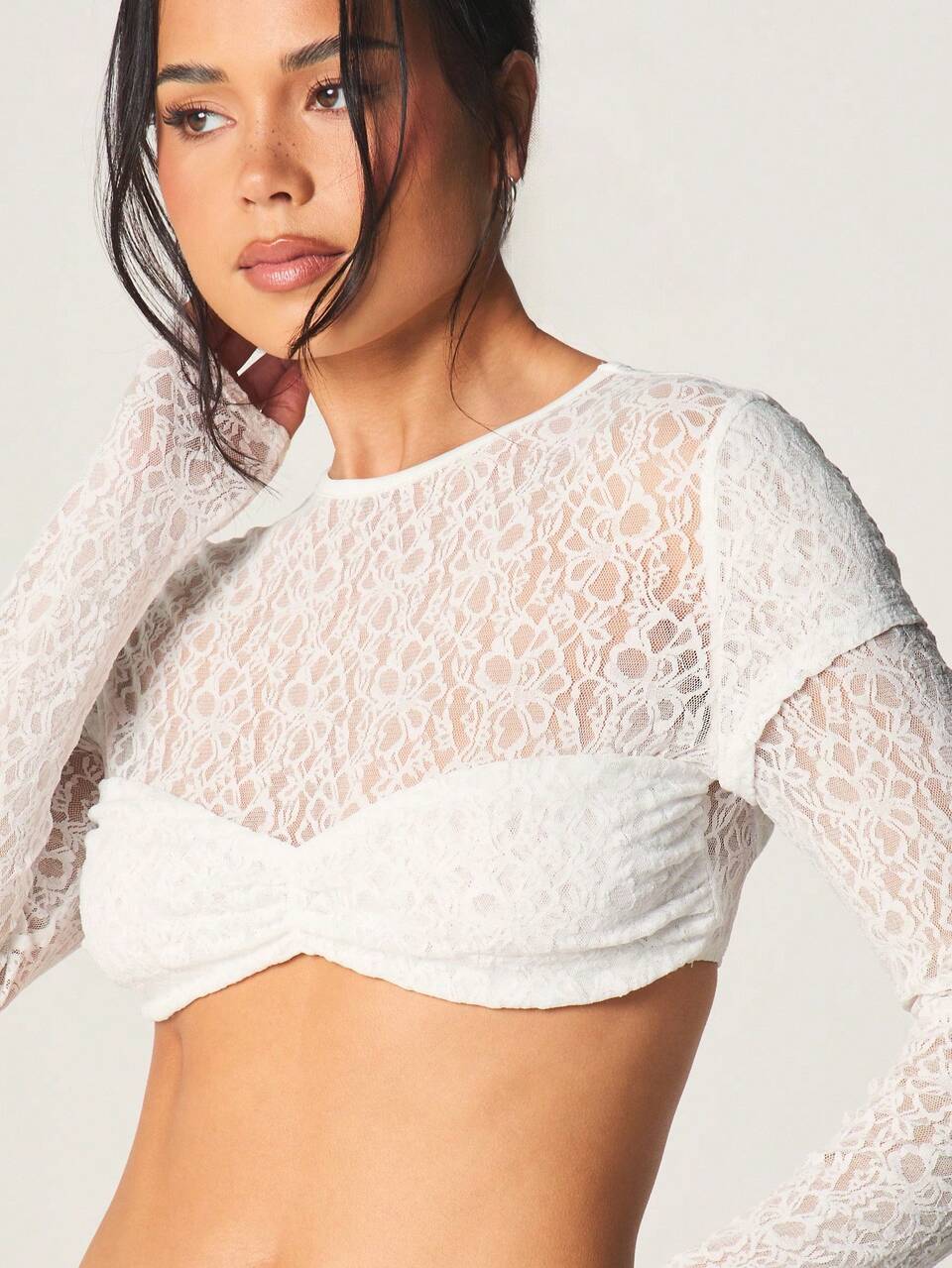 MISSGUIDED 二重レイヤー 長袖 レースクロップトップ、ギャザー入りバストパネル、シアーオーバーレイディテール レイヤリング用