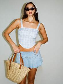 MISSGUIDED 高腰褶裥超短牛仔裙，毛边下摆，纽扣装饰 - 淺色水洗藍 - 查看 2