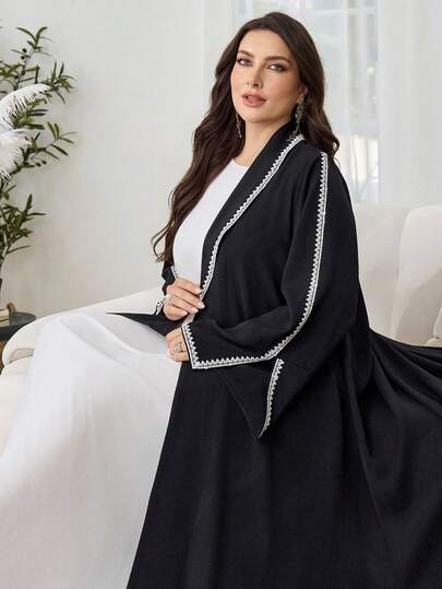 Al Najma 女士优雅简约宽松披肩领拼接花卉蕾丝袖口开衩下摆长袖加大码长袍