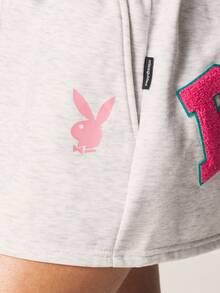 Missguided x Playboy Quần short thể thao nữ dáng rộng, có dây rút, điểm nhấn là họa tiết chữ bằng vải nhung nhiều màu sắc và cạp chun co giãn, thích hợp mặc ở nhà mùa hè. - Màu Xám nhạt - Xem 6