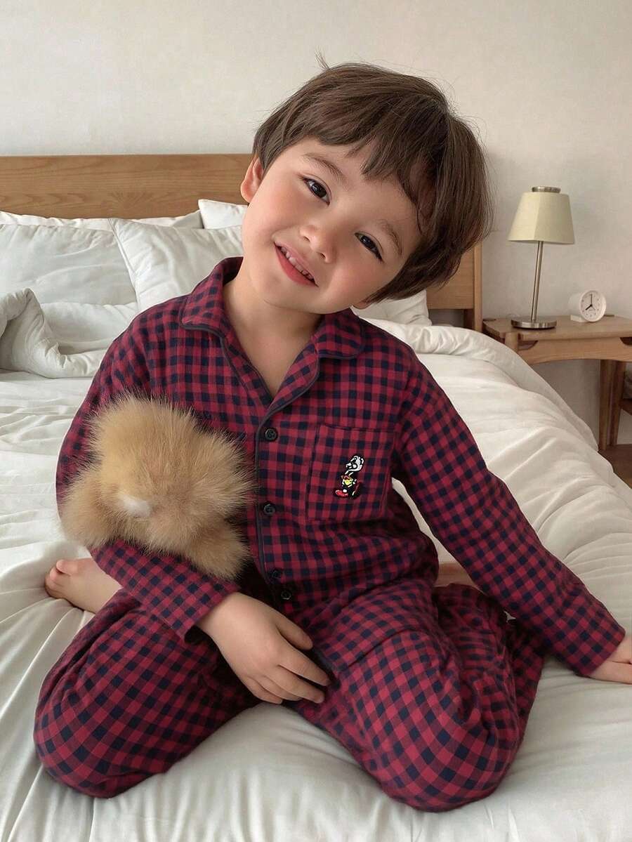Hapijoa 男童格子印花卡通刺绣拼接口袋长袖衬衫和裤子睡衣套装,适合春秋季穿着 - 中紫紅色 - 查看 1