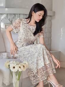 DAZY Đầm nữ thanh lịch in hoa, cổ tròn, tay phồng, thắt eo, dài ngang gối, thích hợp làm đầm dự tiệc cưới mùa hè. - Màu be - Xem 6