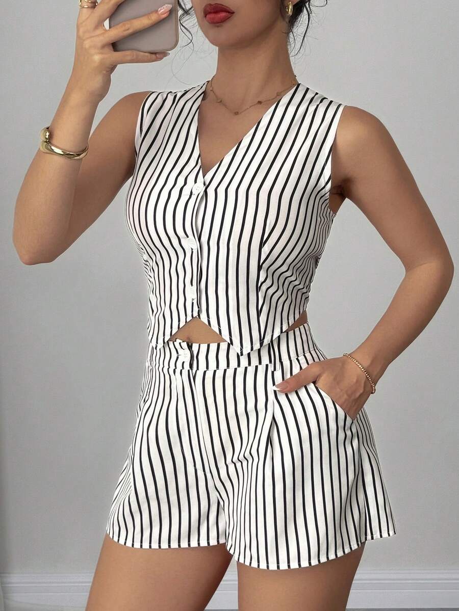 SHEIN PETITE 2件套/套 小码女士夏季条纹休闲背心和短裤套装 - 藍白色 - 查看 1