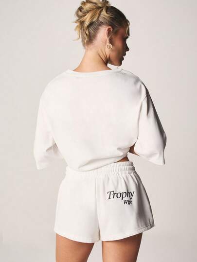 MISSGUIDED Trophy Wife Slogan Sweat Shorts With Drawstring Waist And Relaxed Fit For Casual Loungewear