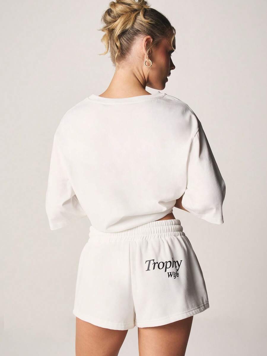 MISSGUIDED 奖杯妻子标语运动短裤，抽绳腰带，宽松版型，休闲居家服 - 白色 - 查看 1