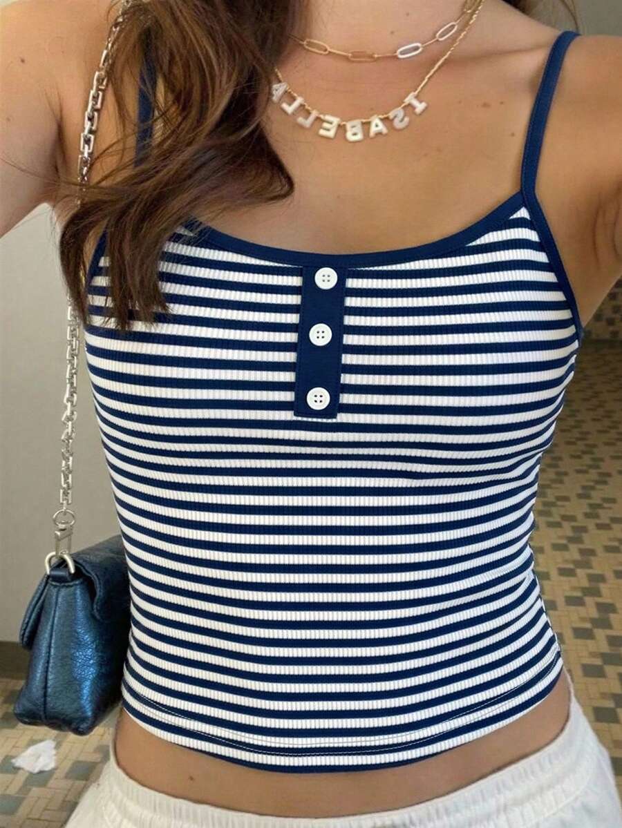 一件装彩色活力无袖背心,专为青少年设计,采用鲜艳的图案设计,简约的下摆,轻盈透气,适合运动、学校活动以及春夏休闲穿着。 - 彩色 - 查看 1